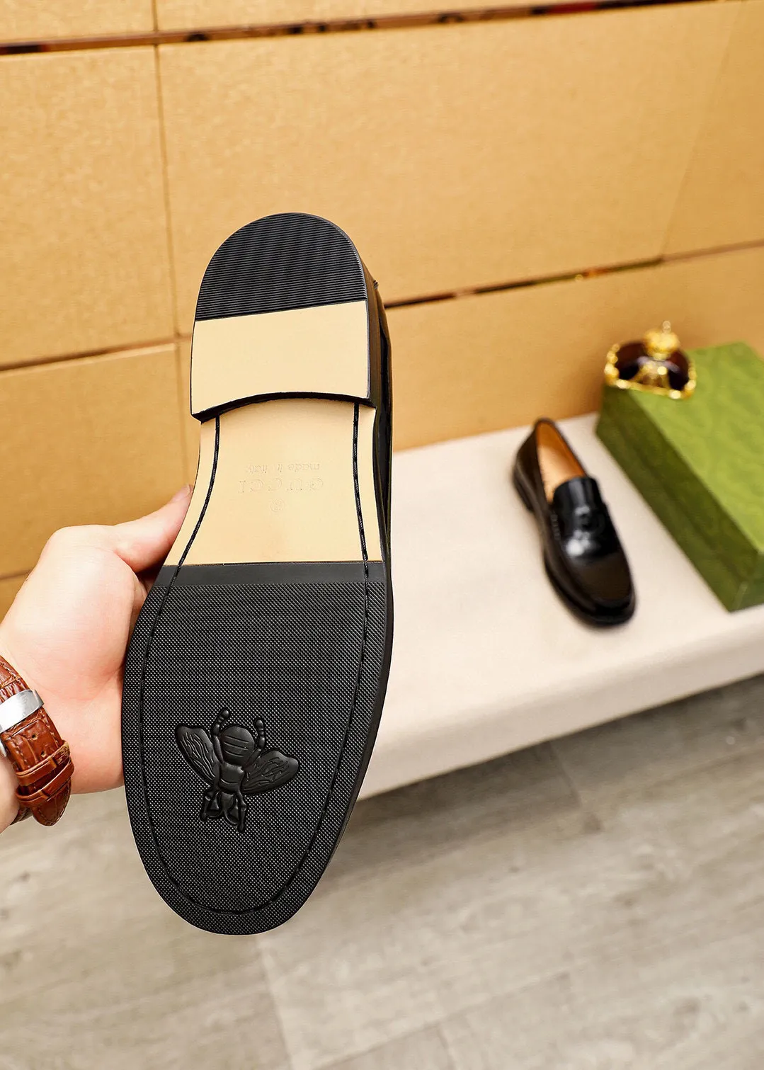Men's shoes 💰480 💐 Product trademark: GUCCI "Gucci" casual leather shoes Regular size: 38-44 (45🉑️customized) Product materials: Selected imported first-layer open-edge beaded cowhide leather upper + luxury hardware buckle, imported water-dyed cowhide leather lining. Strong three-dimensional visual effect, combined outsole Color: 4⃣️colors available